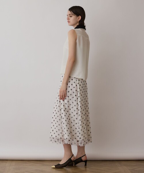 GRACE CONTINENTAL(グレースコンチネンタル)の「シアーメッシュノースリーブ(シャツ/ブラウス・レディース・ブラック/キナリ・36/38)」の22枚目の写真