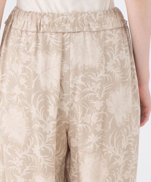 SOULEIADO（ソレイアード）の「レーヨンツイルプリント イージーストレートパンツ（その他パンツ・レディース・グレー系その他2/ライトベージュ・34/36）」の8枚目の写真