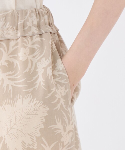 SOULEIADO（ソレイアード）の「レーヨンツイルプリント イージーストレートパンツ（その他パンツ・レディース・グレー系その他2/ライトベージュ・34/36）」の9枚目の写真