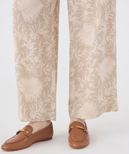 SOULEIADO（ソレイアード）の「レーヨンツイルプリント イージーストレートパンツ（その他パンツ・レディース・グレー系その他2/ライトベージュ・34/36）」の10枚目の写真