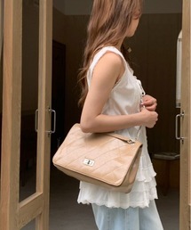 チェーンショルダーエナメルキルティングショルダーバッグ