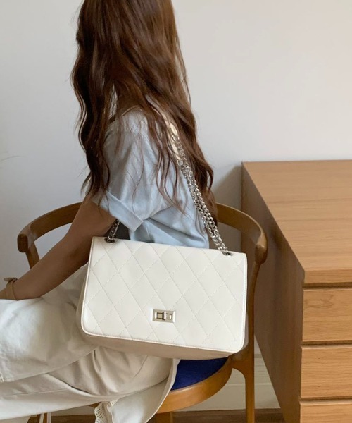 セール】チェーンショルダーエナメルキルティングショルダーバッグ