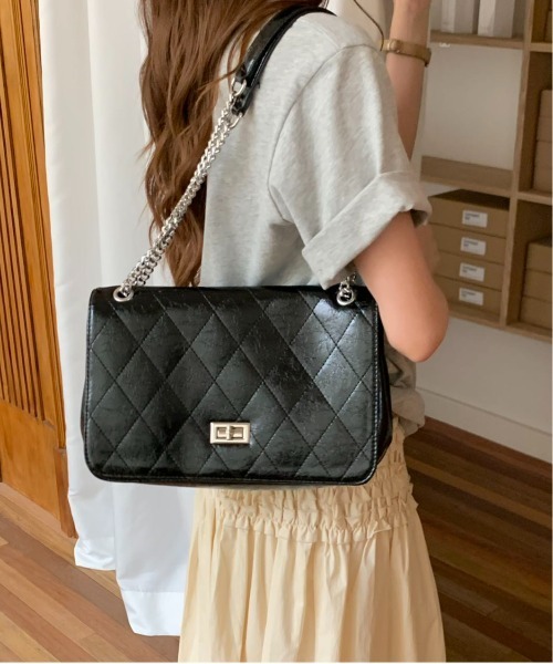 セール】チェーンショルダーエナメルキルティングショルダーバッグ