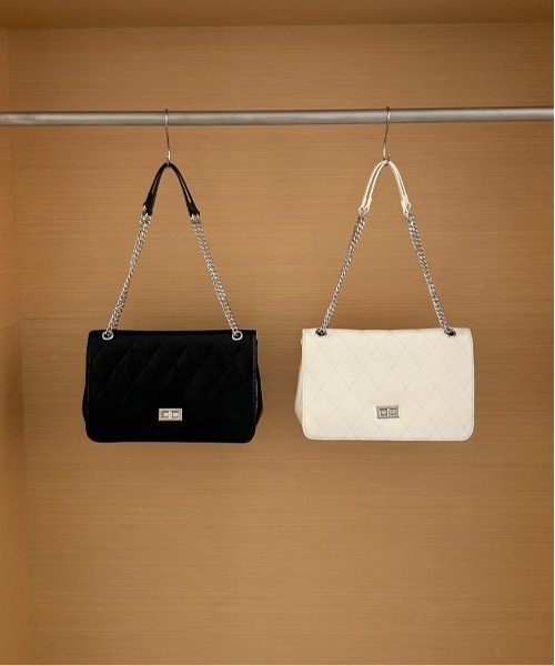 FINEnough(ファインナフ)の「チェーンショルダーエナメルキルティングショルダーバッグ(ショルダーバッグ・レディース・ベージュ/ホワイト/ピンク/ブラック・FREE)」の14枚目の写真