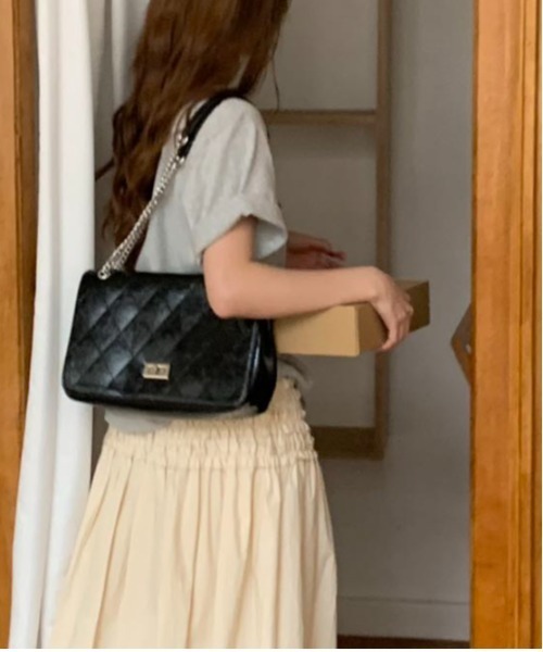 FINEnough(ファインナフ)の「チェーンショルダーエナメルキルティングショルダーバッグ(ショルダーバッグ・レディース・ベージュ/ホワイト/ピンク/ブラック・FREE)」の18枚目の写真