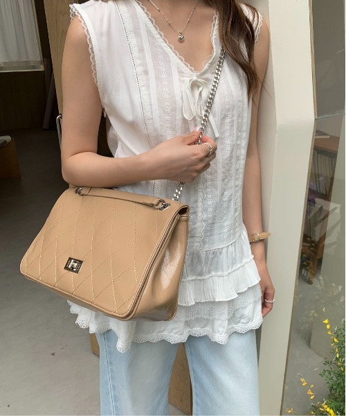 セール】チェーンショルダーエナメルキルティングショルダーバッグ