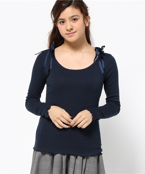 one after another NICE CLAUP（ワンアフターアナザーナイスクラップ）の「【ナイスクラップ】肩リボン長袖テレコＴシャツ（Tシャツ/カットソー・レディース・アイボリー/サックスブルー/ピンク/ネイビー/ブラック・FREE）」の4枚目の写真