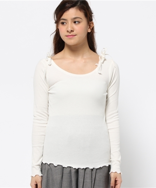 one after another NICE CLAUP（ワンアフターアナザーナイスクラップ）の「【ナイスクラップ】肩リボン長袖テレコＴシャツ（Tシャツ/カットソー・レディース・アイボリー/サックスブルー/ピンク/ネイビー/ブラック・FREE）」の6枚目の写真