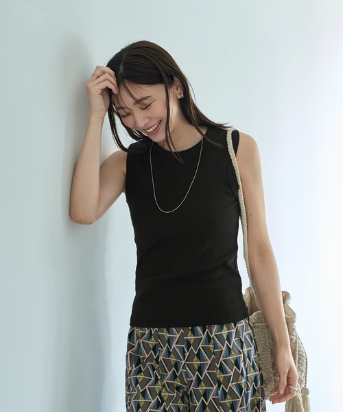 STYLE DELI(スタイルデリ)の「デコルテが見えすぎないリブタンクトップ(タンクトップ・レディース・ブラック/杢グレー/ホワイト・MEDIUM)」の3枚目の写真