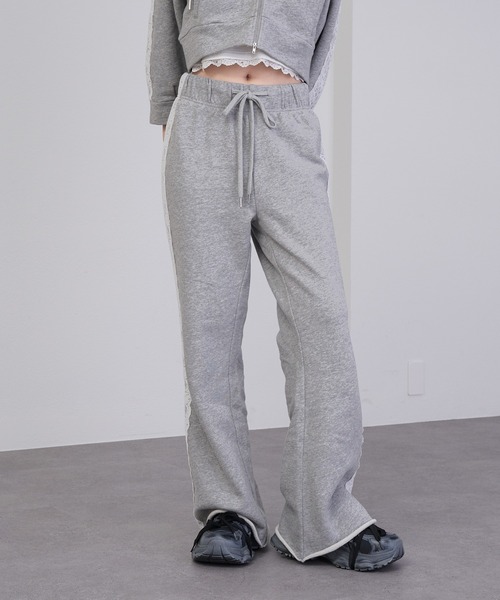 RAY CASSIN（レイカズン）の「【セットアップ対応】ピグメントレースフレアスウェットパンツ（スウェットパンツ・レディース・ブラック/グレー/ピンク・FREE）」の4枚目の写真
