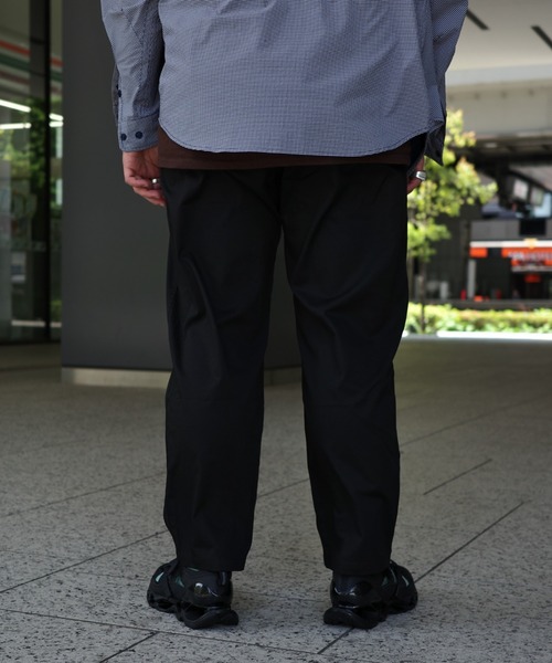 Gramicci（グラミチ）の「Gramicci/グラミチ　別注TUCK T/C TWILL PANTS　別注タックT/Cツイルパンツ（チノパンツ・メンズ・チャコールグレー/ブラック/アイボリー・SMALL/MEDIUM/LARGE/X-LARGE）」の17枚目の写真