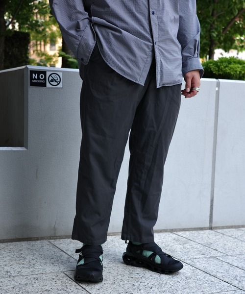 Gramicci（グラミチ）の「Gramicci/グラミチ　別注TUCK T/C TWILL PANTS　別注タックT/Cツイルパンツ（チノパンツ・メンズ・チャコールグレー/ブラック/アイボリー・SMALL/MEDIUM/LARGE/X-LARGE）」の11枚目の写真