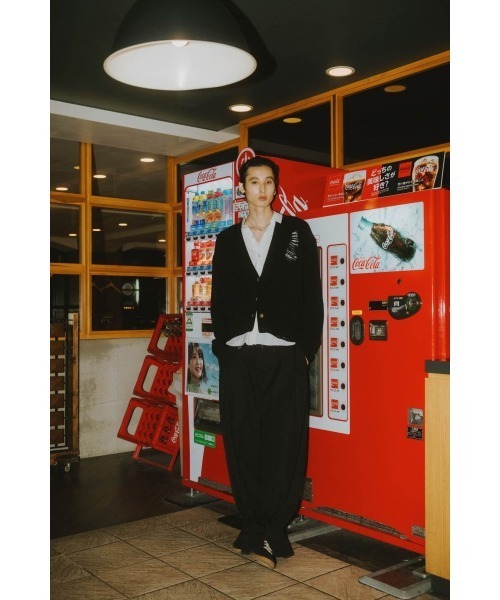 Knuth Marf（クヌースマーフ）の「shirt docking damage cardigan(unisex)（カーディガン/ボレロ・レディース・チャコール/ブラック・MEDIUM/SMALL）」の4枚目の写真