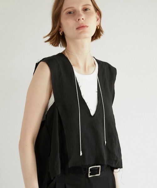 LA PEAU DE GEM（ラポドゥジェム）の「【LA PEAU DE GEM】natural v neck blouse/ナチュラルVネックブラウス（シャツ/ブラウス・レディース・ブラック/ベージュ・FREE）」の2枚目の写真