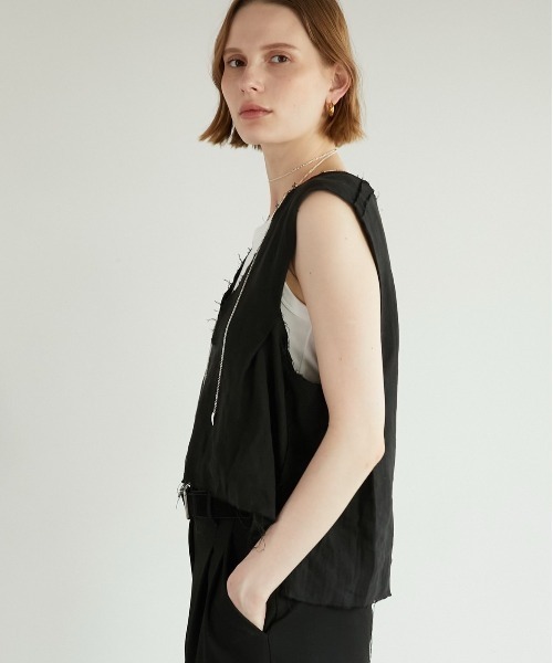 LA PEAU DE GEM（ラポドゥジェム）の「【LA PEAU DE GEM】natural v neck blouse/ナチュラルVネックブラウス（シャツ/ブラウス・レディース・ブラック/ベージュ・FREE）」の19枚目の写真