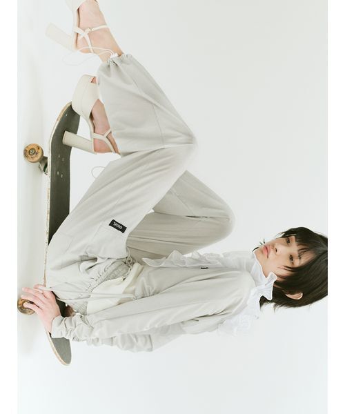 SNIDEL（スナイデル）の「フリルカラーカットプルオーバー（Tシャツ/カットソー・レディース・ブラック/アイボリー/ミント・F）」の4枚目の写真