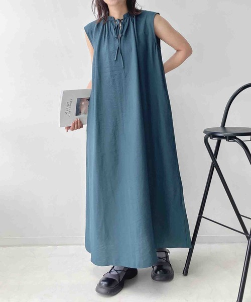 AS KNOW AS plus（アズノゥアズプラス）の「●ひんやり冷感素材 リボン結び ギャザーカフタンノースリーブワンピース（ワンピース・レディース・チャコールグレー/ホワイト系その他/ブラック/ダークグリーン系/ブルー系その他/ブラック系・FREE）」の16枚目の写真