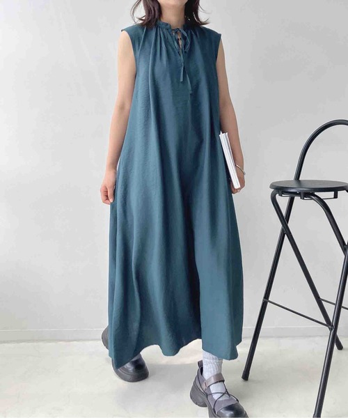 AS KNOW AS plus（アズノゥアズプラス）の「●ひんやり冷感素材 リボン結び ギャザーカフタンノースリーブワンピース（ワンピース・レディース・チャコールグレー/ホワイト系その他/ブラック/ダークグリーン系/ブルー系その他/ブラック系・FREE）」の15枚目の写真