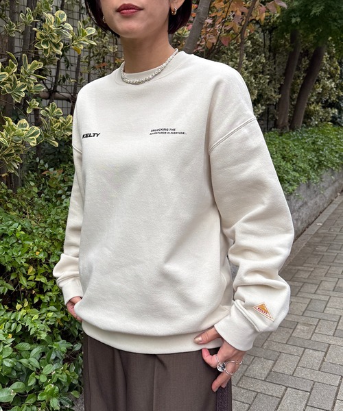 KELTY(ケルティ)の「【KELTY】≪限定別注≫ ロゴプリント 裏起毛スウェット(スウェット・レディース・ホワイト/ブラック/グレー・L/M/XS/S)」の2枚目の写真