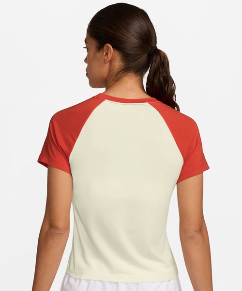 NIKE(ナイキ)の「NIKE AS W NSW NK CHLL KNT TEE RGLN / ナイキ ウィメンズ チル ニット ウィメンズ スリム グラフィック Tシャツ【SP】(Tシャツ/カットソー・レディース・グレー/アイボリー・L/M/S/XS)」の16枚目の写真