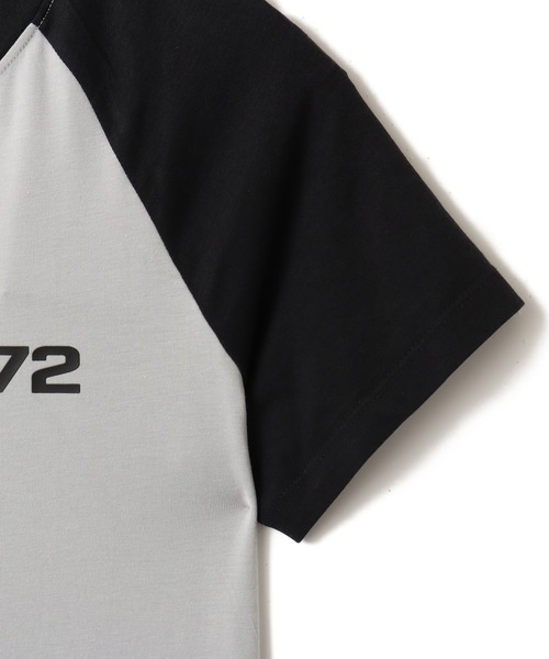 NIKE(ナイキ)の「NIKE AS W NSW NK CHLL KNT TEE RGLN / ナイキ ウィメンズ チル ニット ウィメンズ スリム グラフィック Tシャツ【SP】(Tシャツ/カットソー・レディース・グレー/アイボリー・L/M/S/XS)」の6枚目の写真