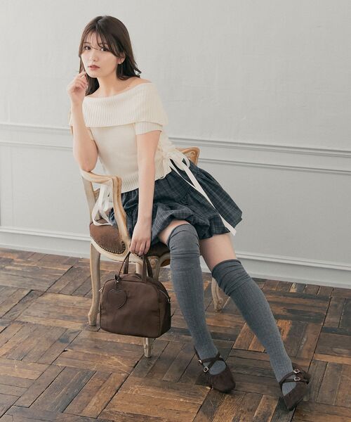 MAJESTIC LEGON(マジェスティックレゴン)の「ハートチャームセットスクエアボストン(ボストンバッグ・レディース・アイボリー/ブラック/ブラウン・FREE)」の14枚目の写真