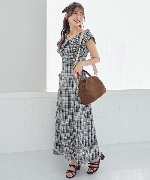 MAJESTIC LEGON(マジェスティックレゴン)の「ハートチャームセットスクエアボストン(ボストンバッグ・レディース・アイボリー/ブラック/ブラウン・FREE)」の16枚目の写真