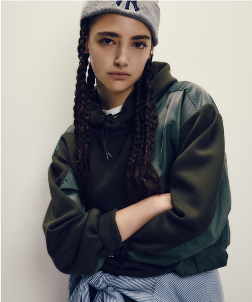 AVIREX(アヴィレックス)の「NYLON PATCH COMBI PARKA/ナイロンパッチコンビパーカー(パーカー・レディース・グレー/オリーブ/ブラック・S/L/M)」の3枚目の写真