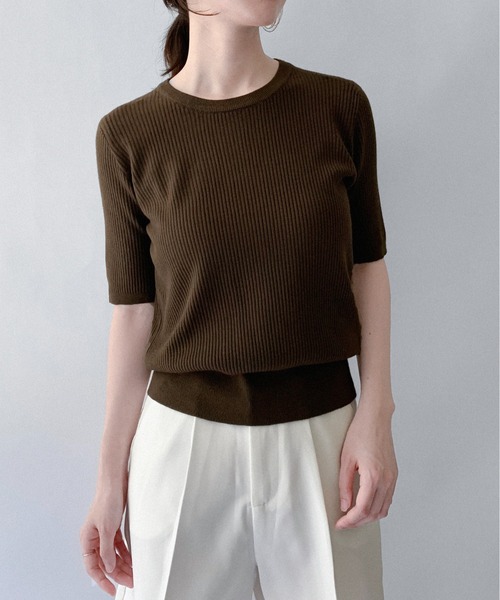 on:nue（オンニュ）の「【on:nue】[選べる6色展開] ラウンドネックベーシックニット（ニット/セーター・レディース・ブラック/ベージュ/アイボリー/グレー/ブラウン/パープル・FREE）」の4枚目の写真
