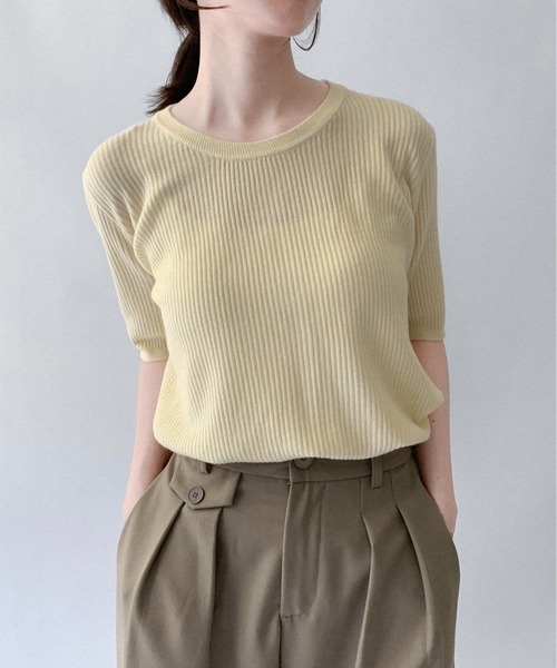on:nue（オンニュ）の「【on:nue】[選べる6色展開] ラウンドネックベーシックニット（ニット/セーター・レディース・ブラック/ベージュ/アイボリー/グレー/ブラウン/パープル・FREE）」の2枚目の写真