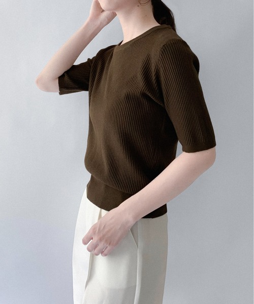 on:nue（オンニュ）の「【on:nue】[選べる6色展開] ラウンドネックベーシックニット（ニット/セーター・レディース・ブラック/ベージュ/アイボリー/グレー/ブラウン/パープル・FREE）」の15枚目の写真