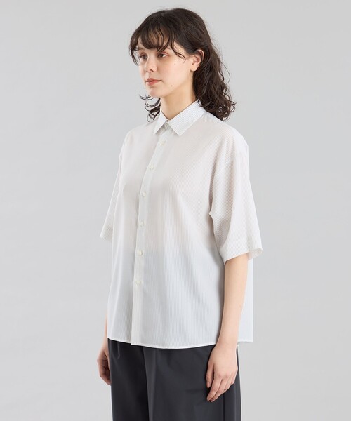 MACKINTOSH PHILOSOPHY(マッキントッシュ フィロソフィー)の「GREY LABEL ストライプショートスリーブレギュラーカラーシャツ(シャツ/ブラウス・レディース・ライトグレー/ライトブルー・2/6)」の5枚目の写真