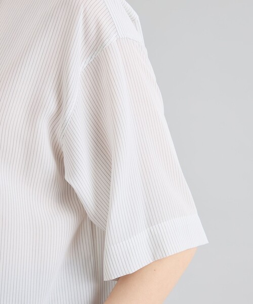 MACKINTOSH PHILOSOPHY(マッキントッシュ フィロソフィー)の「GREY LABEL ストライプショートスリーブレギュラーカラーシャツ(シャツ/ブラウス・レディース・ライトグレー/ライトブルー・2/6)」の7枚目の写真