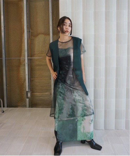 DOUBLE LAYER LIKE CURVE VEST(ベスト)|Ameri(アメリ)の DOUBLE LAYER LIKE CURVE VEST(ベスト)|Ameri(アメリ)の