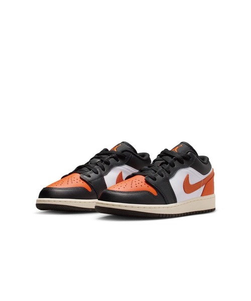 JORDAN BRAND(ジョーダンブランド)の「AIR JORDAN 1 LOW GS 553560-081(スニーカー・キッズ・ブラック・23.0cm/23.5cm/24.0cm/24.5cm/25.0cm)」の7枚目の写真