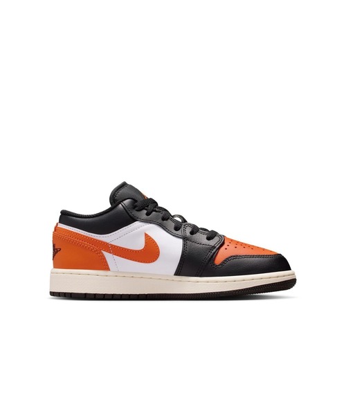 JORDAN BRAND(ジョーダンブランド)の「AIR JORDAN 1 LOW GS 553560-081(スニーカー・キッズ・ブラック・23.0cm/23.5cm/24.0cm/24.5cm/25.0cm)」の8枚目の写真