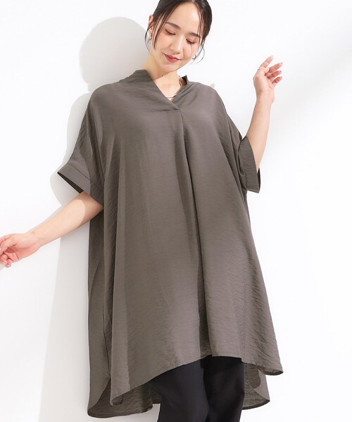 SHOO・LA・RUE(シューラルー)の「【S-LL/ひんやり】涼しく楽に体型カバー ゆったりスキッパー半袖チュニック(チュニック・レディース・グリーン系/チャコールグレー/ナチュラル/ブラック・01/02/03/04)」の3枚目の写真