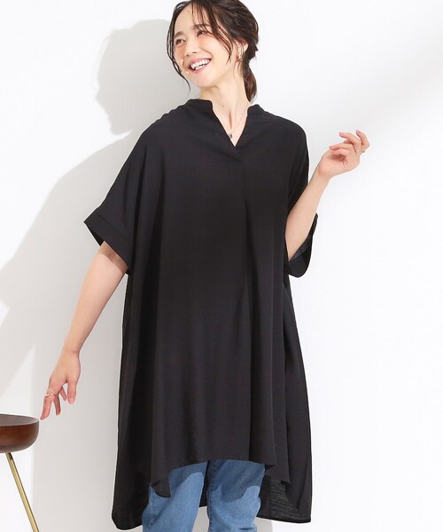 SHOO・LA・RUE(シューラルー)の「【S-LL/ひんやり】涼しく楽に体型カバー ゆったりスキッパー半袖チュニック(チュニック・レディース・グリーン系/チャコールグレー/ナチュラル/ブラック・01/02/03/04)」の2枚目の写真