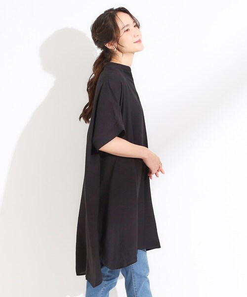 SHOO・LA・RUE(シューラルー)の「【S-LL/ひんやり】涼しく楽に体型カバー ゆったりスキッパー半袖チュニック(チュニック・レディース・グリーン系/チャコールグレー/ナチュラル/ブラック・01/02/03/04)」の6枚目の写真