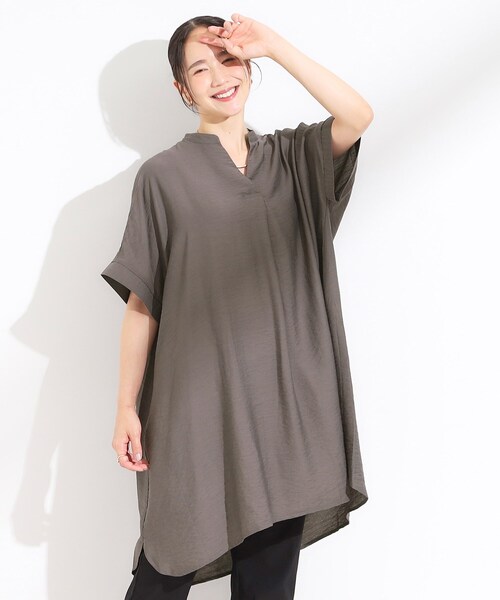 SHOO・LA・RUE(シューラルー)の「【S-LL/ひんやり】涼しく楽に体型カバー ゆったりスキッパー半袖チュニック(チュニック・レディース・グリーン系/チャコールグレー/ナチュラル/ブラック・01/02/03/04)」の9枚目の写真