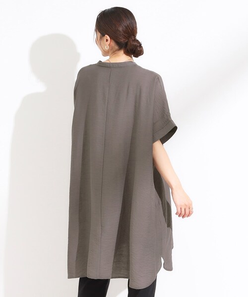 SHOO・LA・RUE(シューラルー)の「【S-LL/ひんやり】涼しく楽に体型カバー ゆったりスキッパー半袖チュニック(チュニック・レディース・グリーン系/チャコールグレー/ナチュラル/ブラック・01/02/03/04)」の10枚目の写真