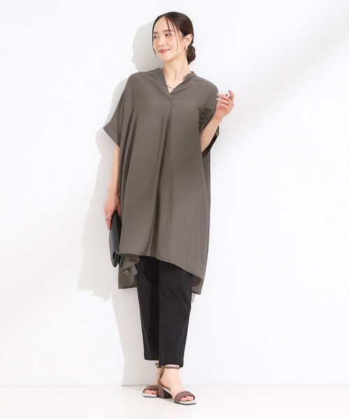 SHOO・LA・RUE(シューラルー)の「【S-LL/ひんやり】涼しく楽に体型カバー ゆったりスキッパー半袖チュニック(チュニック・レディース・グリーン系/チャコールグレー/ナチュラル/ブラック・01/02/03/04)」の11枚目の写真