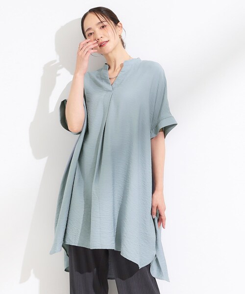 SHOO・LA・RUE(シューラルー)の「【S-LL/ひんやり】涼しく楽に体型カバー ゆったりスキッパー半袖チュニック(チュニック・レディース・グリーン系/チャコールグレー/ナチュラル/ブラック・01/02/03/04)」の13枚目の写真
