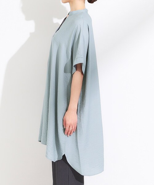 SHOO・LA・RUE(シューラルー)の「【S-LL/ひんやり】涼しく楽に体型カバー ゆったりスキッパー半袖チュニック(チュニック・レディース・グリーン系/チャコールグレー/ナチュラル/ブラック・01/02/03/04)」の21枚目の写真