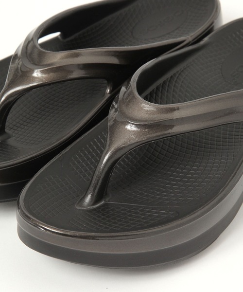 OOFOS(ウーフォス)の「【HEREIAM】OOFOS(ウーフォス)/OOmega Luxe(サンダル・レディース・ブラック/ブラウン系その他・X-SMALL/SMALL/MEDIUM)」の7枚目の写真