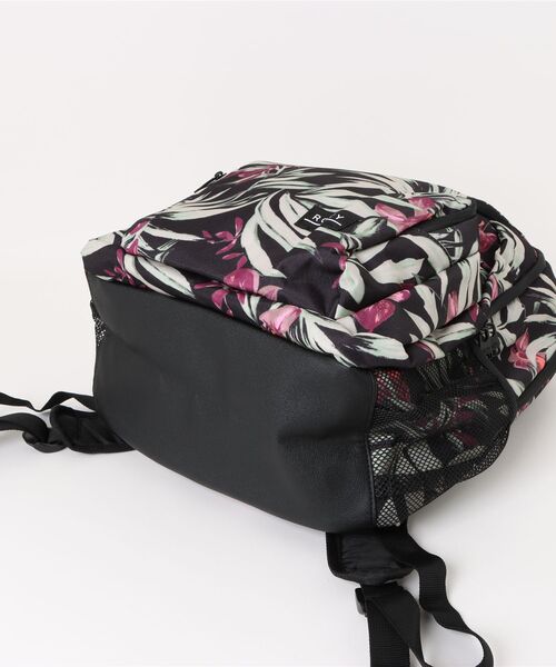 ROXY(ロキシー)の「SHADOW SWELL PRINTED/ロキシー総柄バックパック・リュックサック(バックパック/リュック・レディース・ブラック/ネイビー/ブラック系その他・FREE)」の5枚目の写真