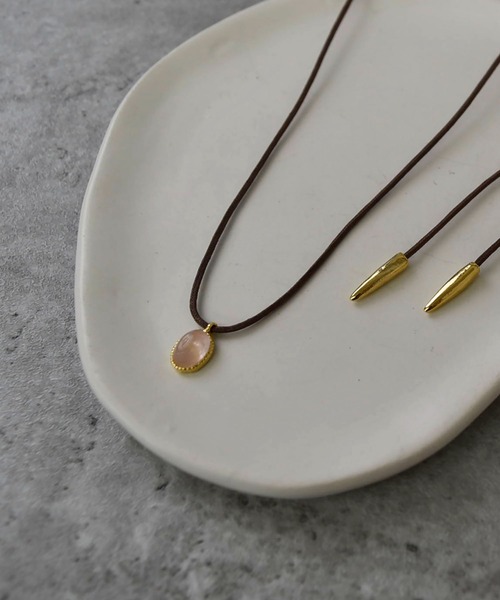 LA MUe（ラミュー）の「【LA MUE】ストーン付きコードチョーカー（チョーカー・レディース・レッド/ブラウン/ピンク・FREE）」の7枚目の写真