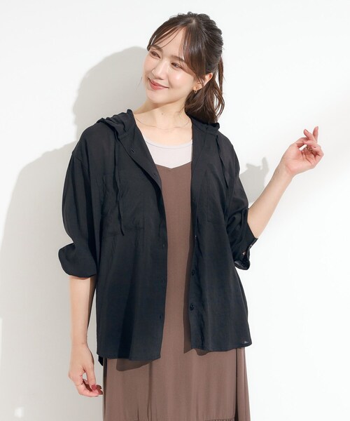 DRESKIP（ドレスキップ）の「【洗濯機可】サッと羽織れる シアーフードシャツ（シャツ/ブラウス・レディース・ナチュラル/ブラック/ライトグリーン・03/02/04/01）」の8枚目の写真