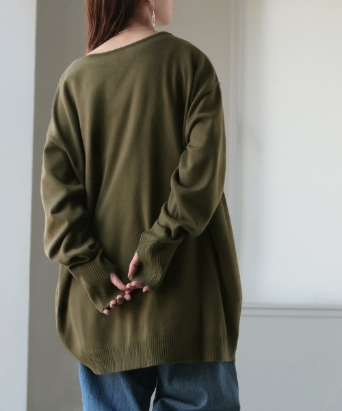 HUG.U（ハグユー）の「指穴ボートネックニット（ニット/セーター・レディース・アイボリー/オリーブ/ブラック/ブルー/アッシュブラウン/ライトグレー/レッド・FREE）」の9枚目の写真