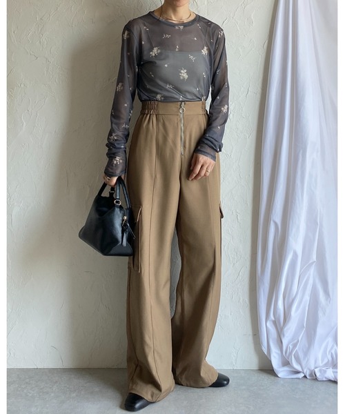 She's Closet(シーズクローゼット)の「クルーネック長袖フラワープリント花柄シアートップス(Tシャツ/カットソー・レディース・チャコールグレー/ブラック/アイボリー・FREE)」の11枚目の写真